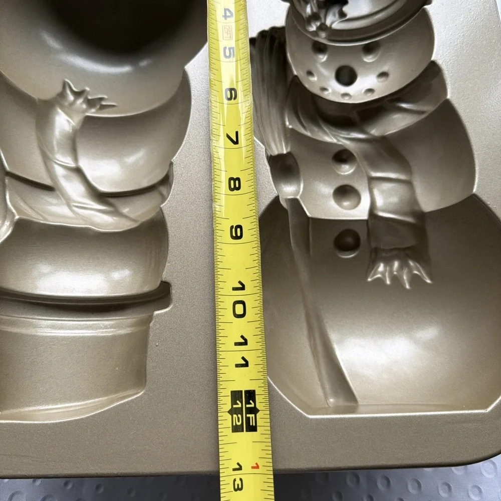 Nordic Ware‎ 3D Snowman - Holiday Baking Cake Pan -10 Cup Tall